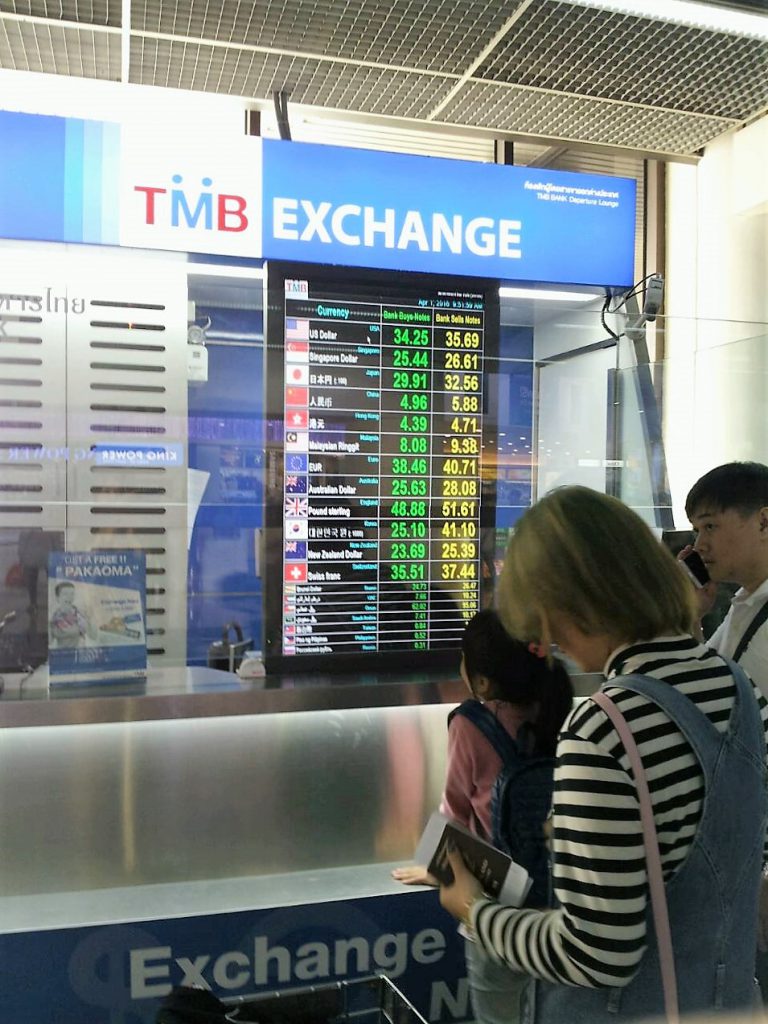 2016年4月1日ドンムアン空港　tmb bankでの両替
